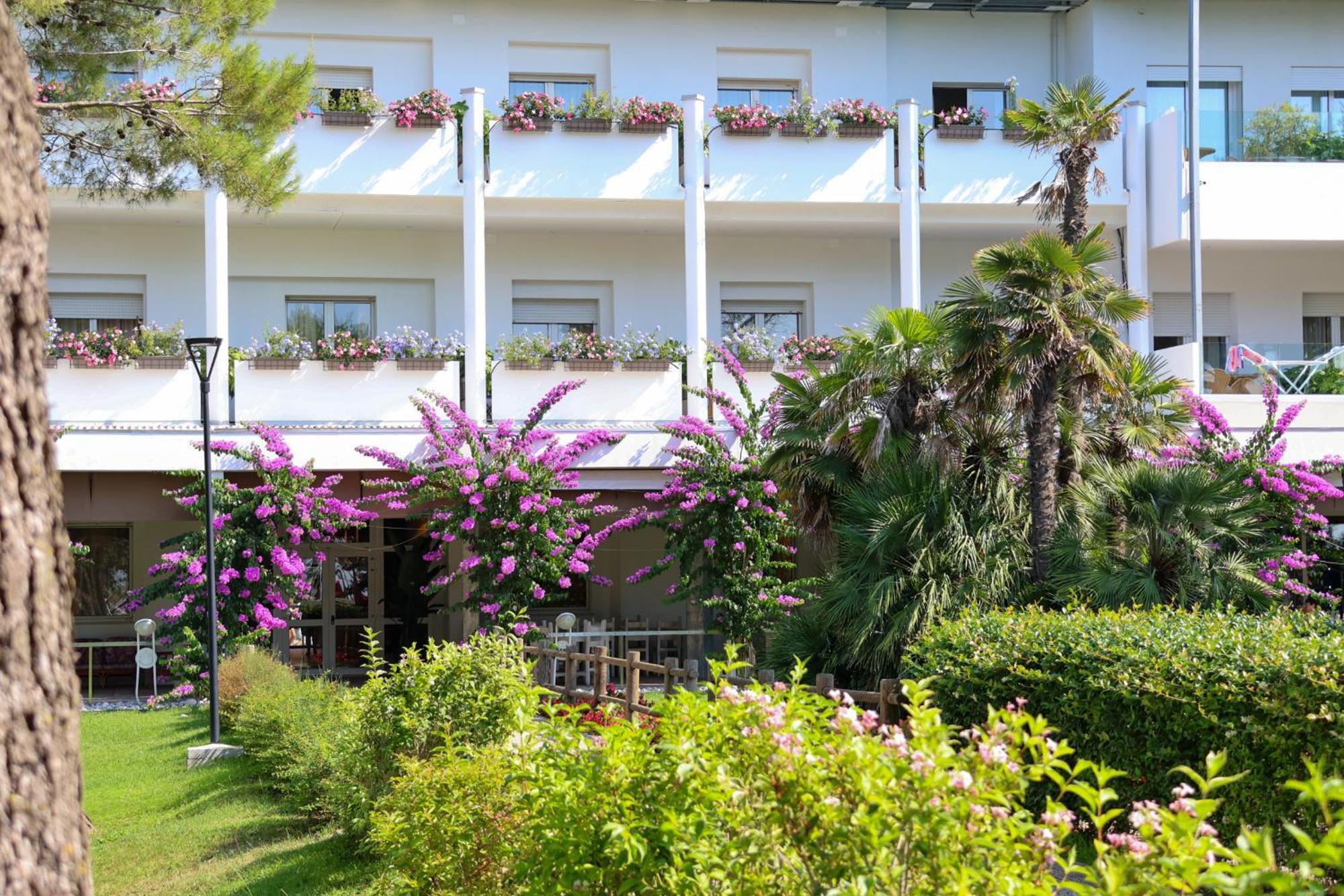 Il Tridente Hotel ビビオーネ エクステリア 写真